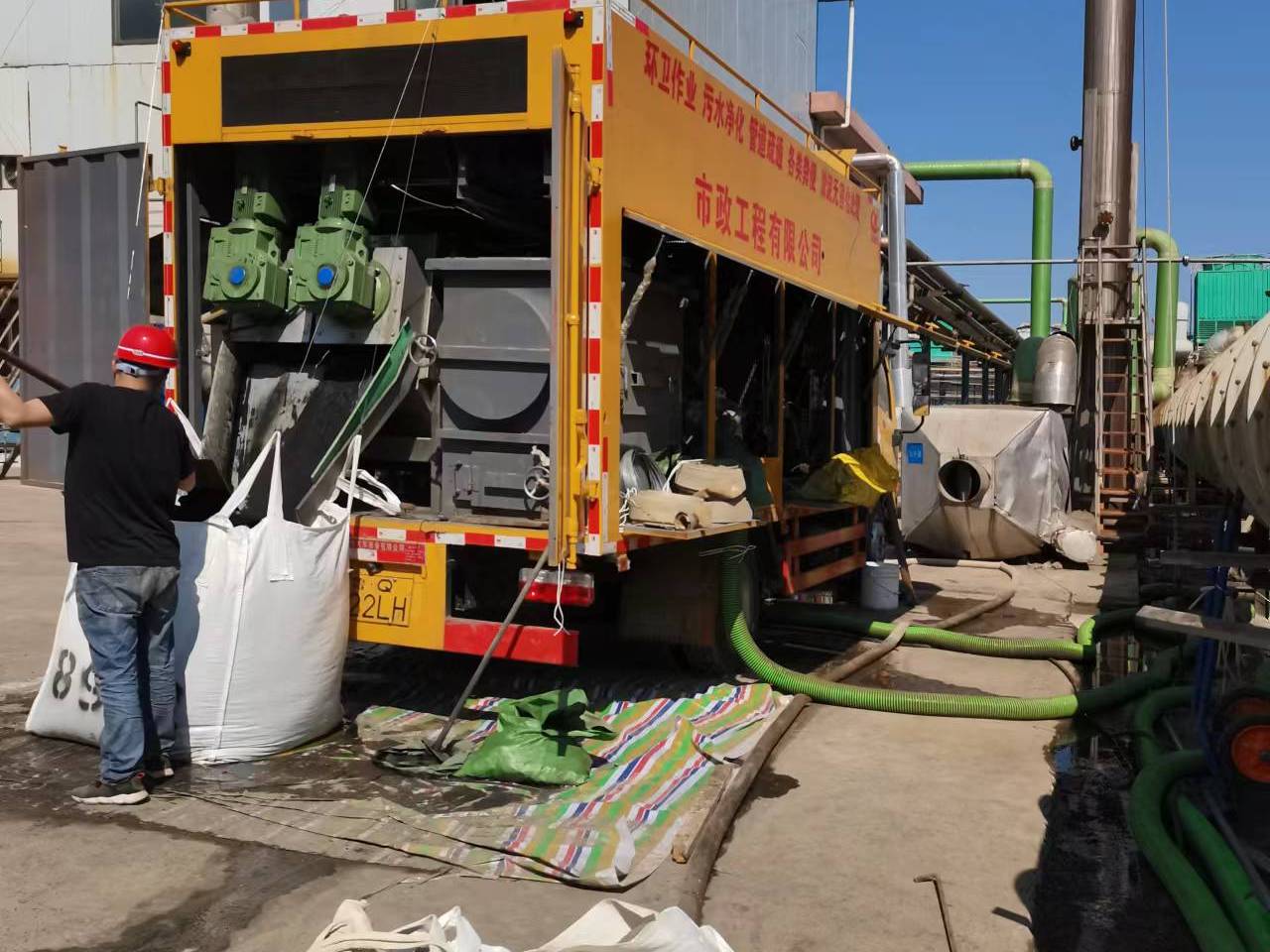 市中淤泥压干处理